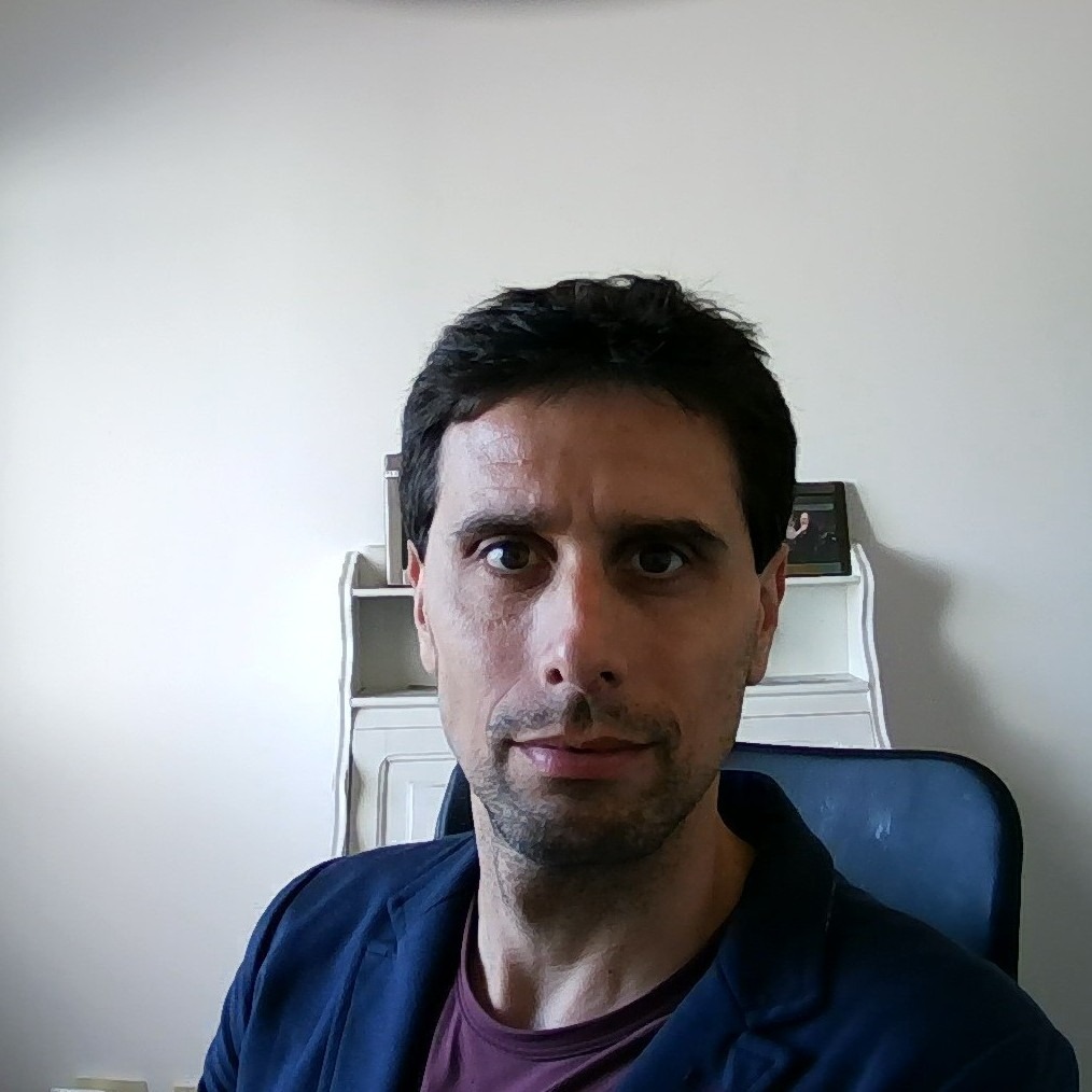 Go to the profile of Luis